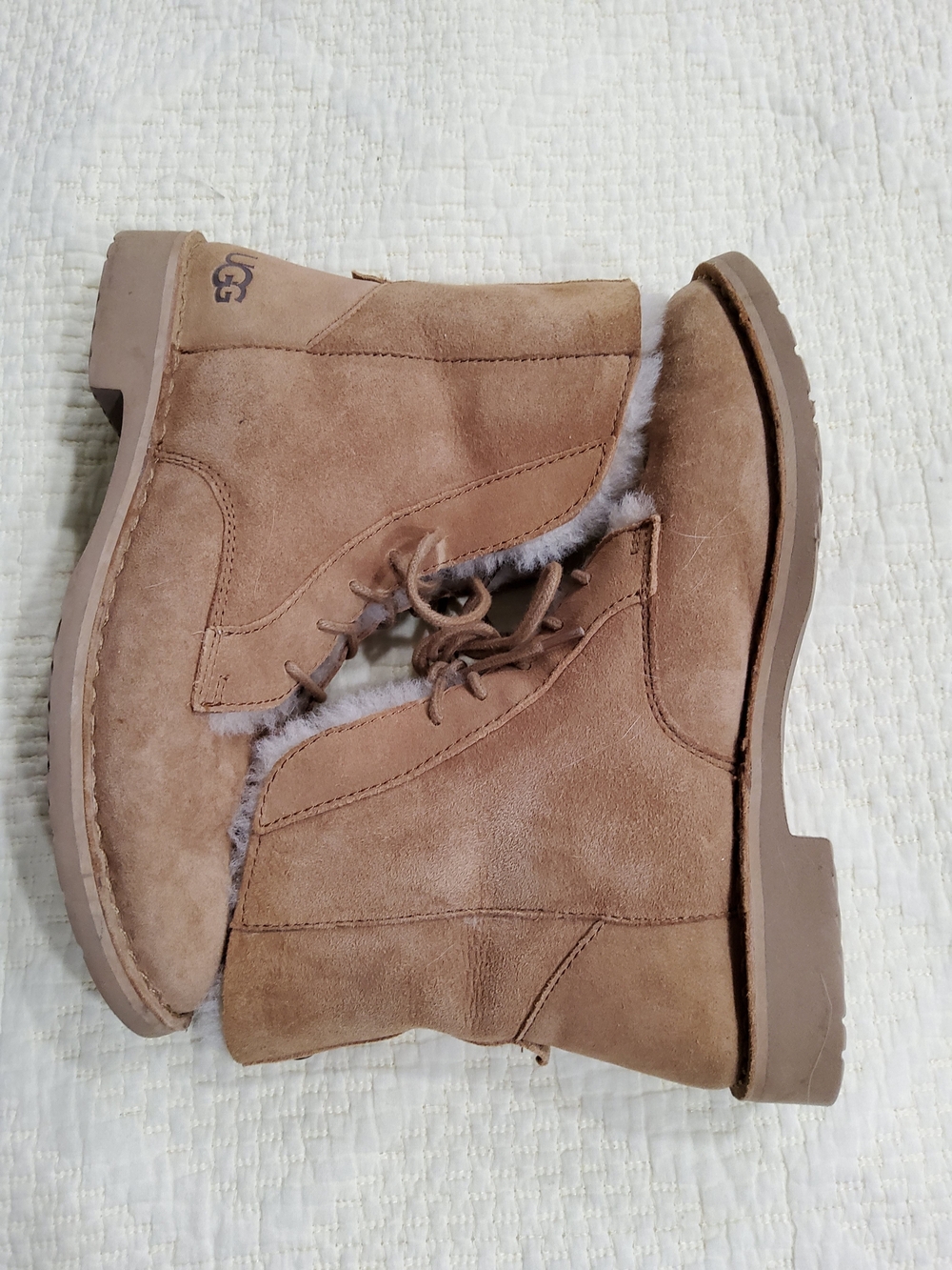 UGG Quincy Chestnut Suede Lace-Up Short Boot with Shearling Size 8